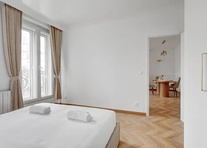 High End Parisian 3 10th Arrondissement Apartment *